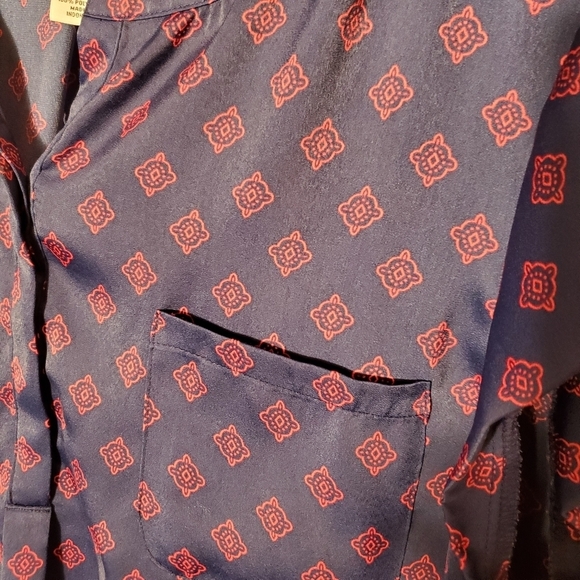 Liz Claiborne Navy and Red Silky Feel Blouse Size Large - Picture 3 of 8